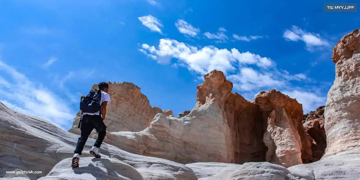 和记官网——🏂滑雪飞驰,释放冬日激情!❄️